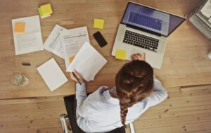 民間企業からの受験やフリーター、非常勤講師は不利か?